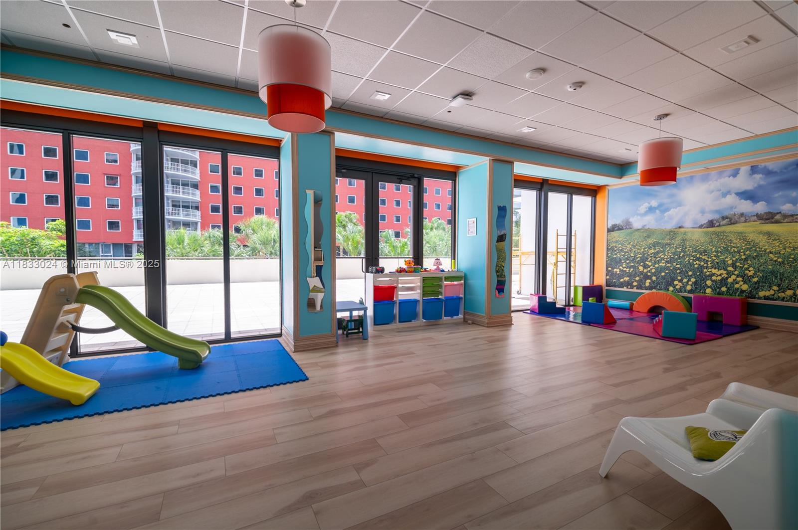 VILLA REGINA CONDO - Residential