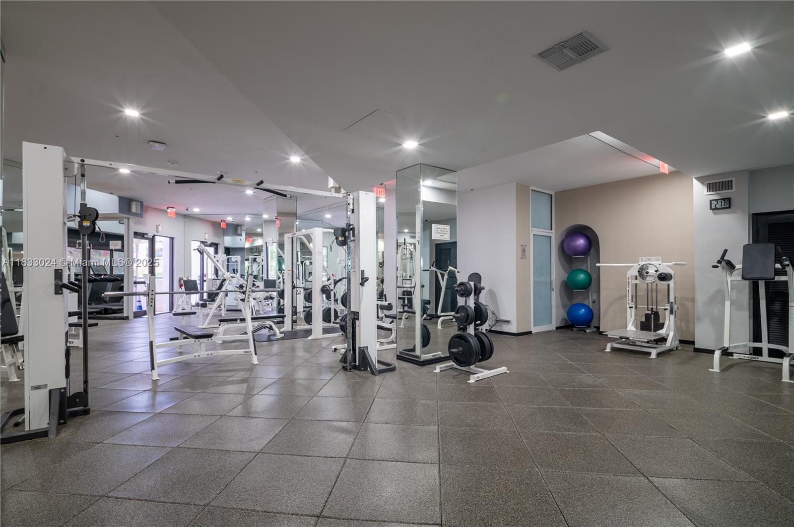 VILLA REGINA CONDO - Residential