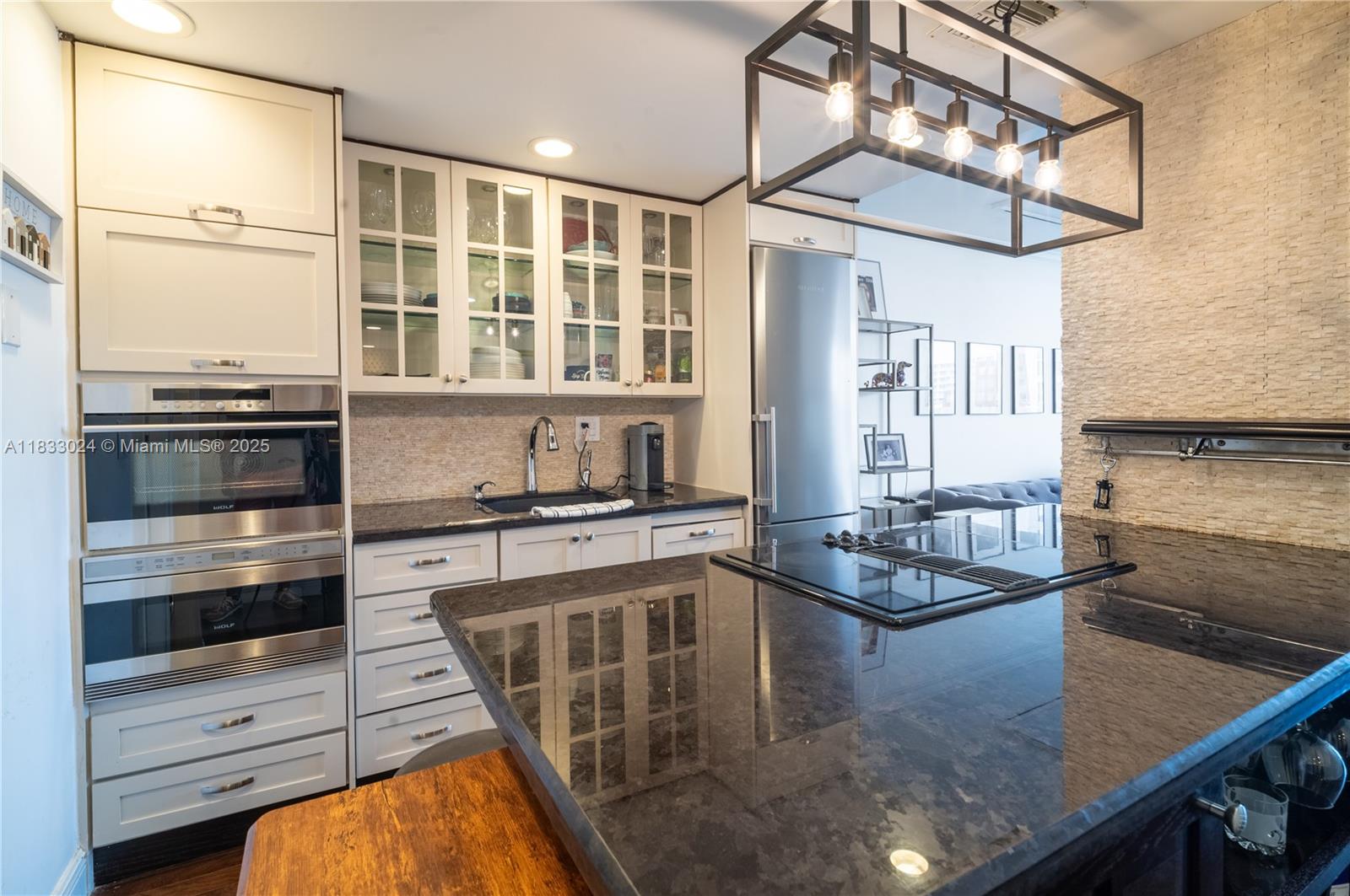 VILLA REGINA CONDO - Residential