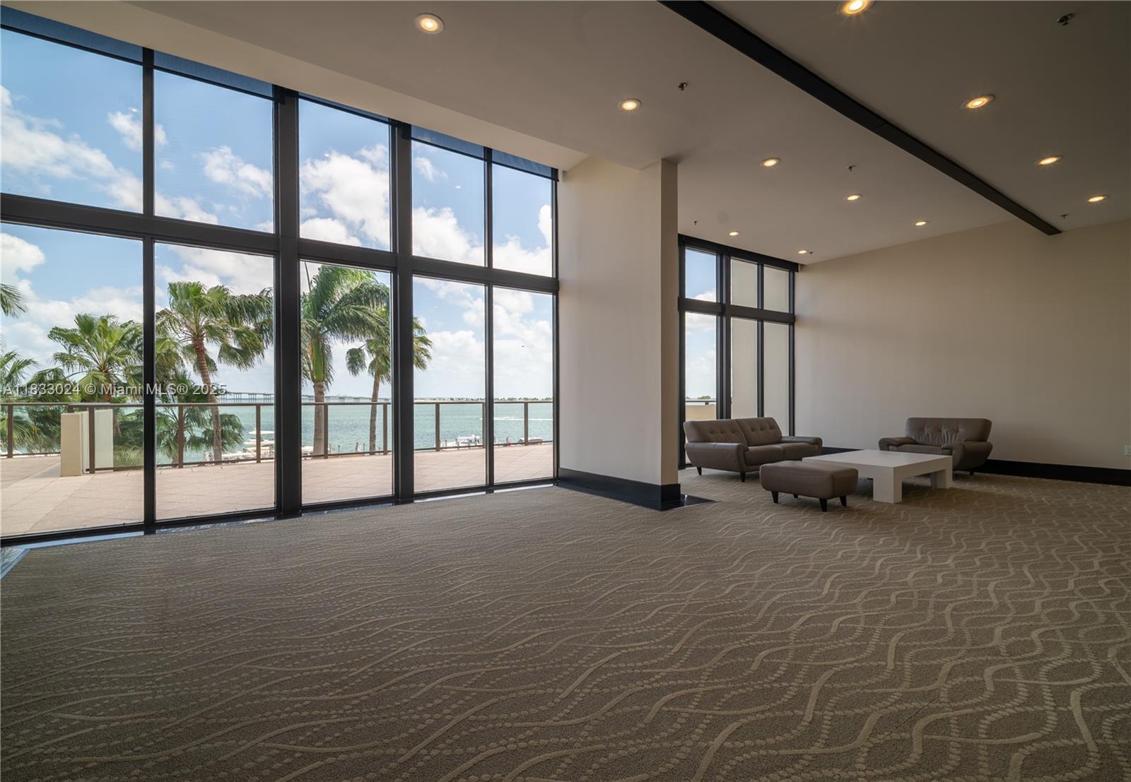 VILLA REGINA CONDO - Residential