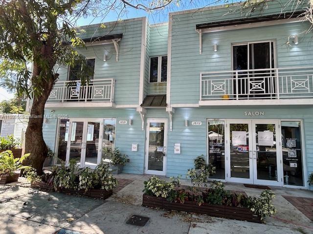 Lovely cafe space with 2 mini kitchens and an amazing frontage in the heart of Coconut Grove. With a pleasant canopy and large sidewalks, this location is excellent for those looking to expand or begin their culinary journey in the Grove.