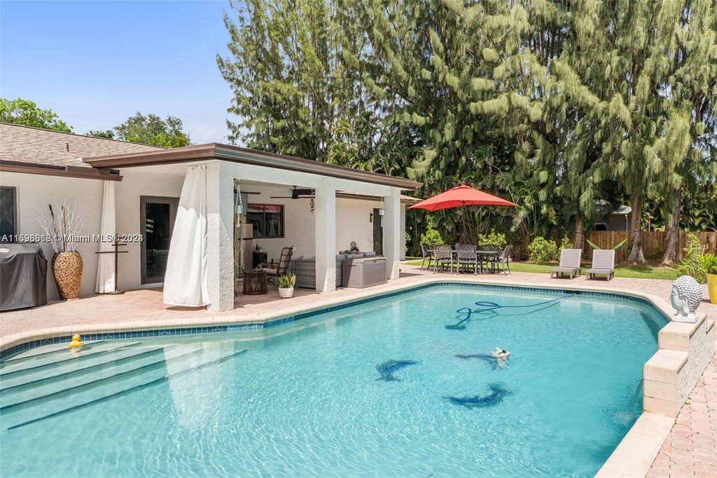Photo of 11580 SW 3rd St, Plantation, FL 33325 (MLS # A11598868)