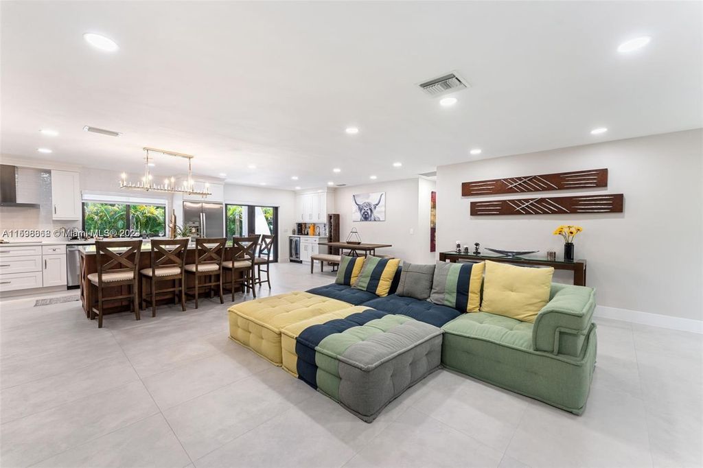 Photo of 11580 SW 3rd St, Plantation, FL 33325 (MLS # A11598868)