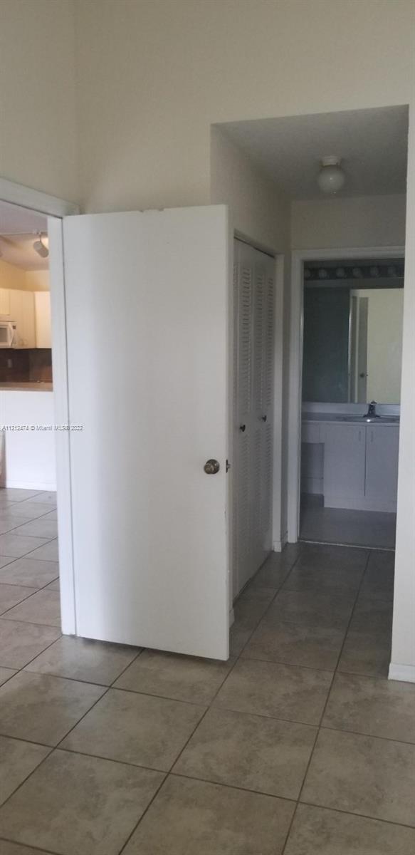 VILLAGES OF RENAISSANCE - Residential Lease