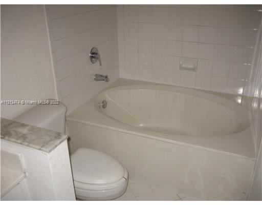 VILLAGES OF RENAISSANCE - Residential Lease