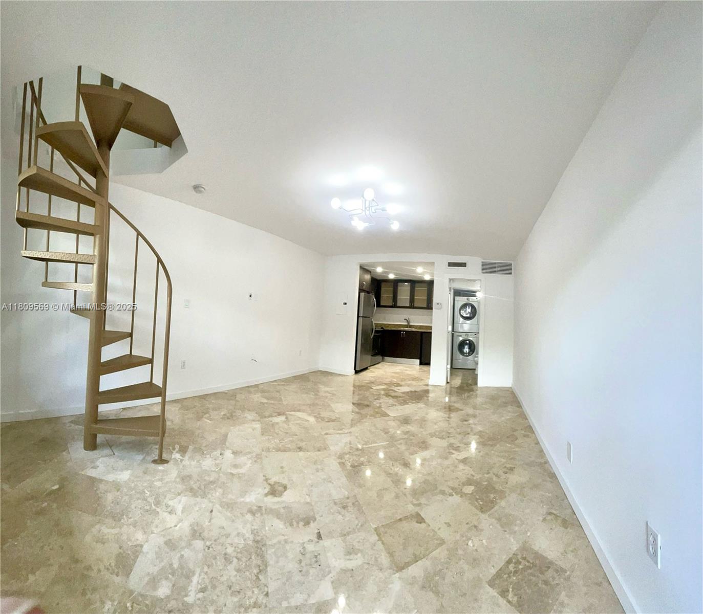 3025 Mary St 5