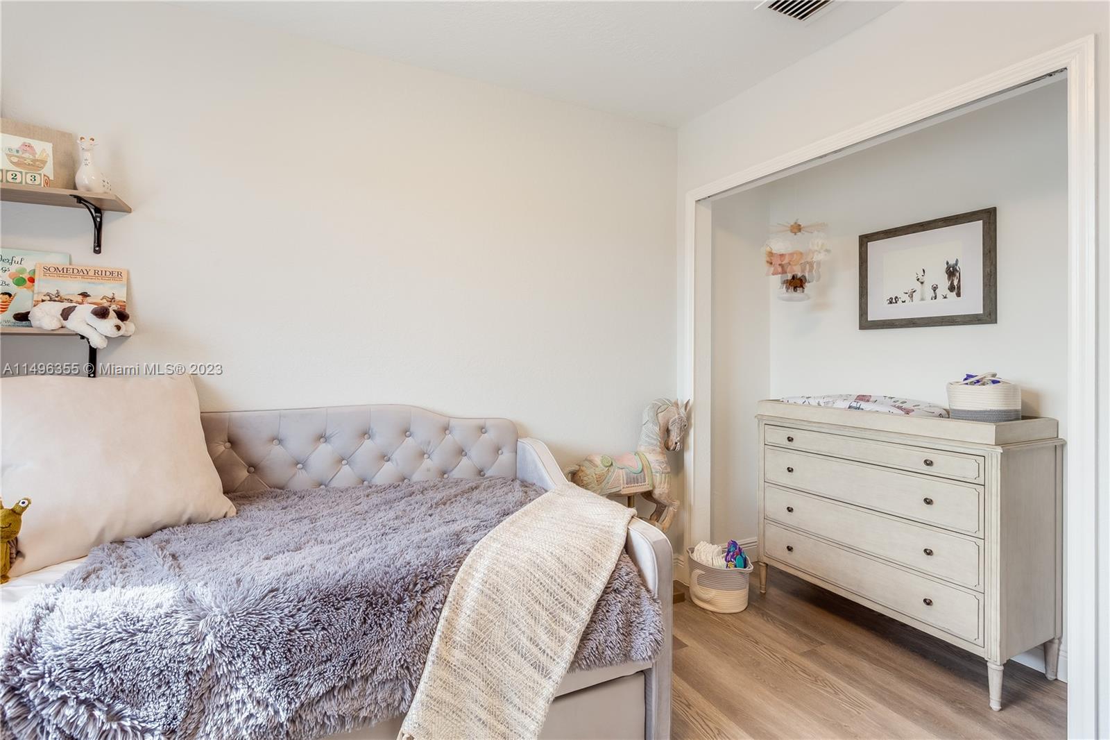 VILLAS OF BARCELONA - Residential Lease