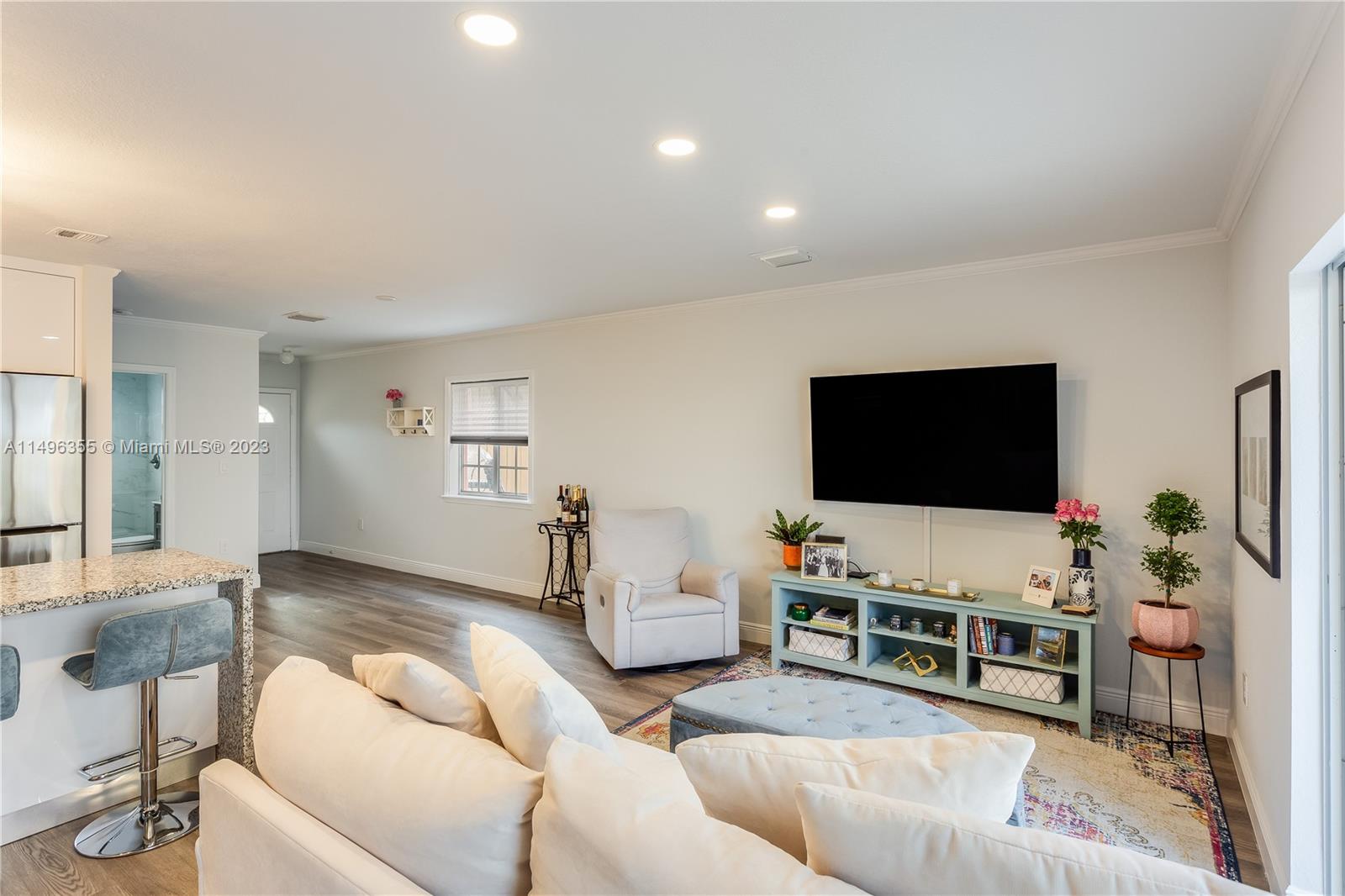 VILLAS OF BARCELONA - Residential Lease