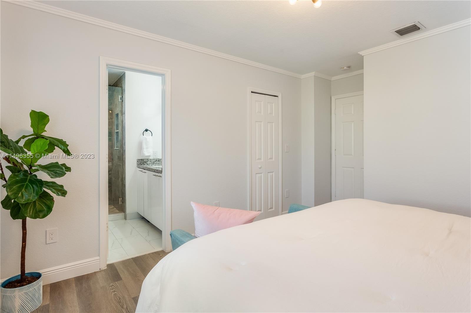 VILLAS OF BARCELONA - Residential Lease