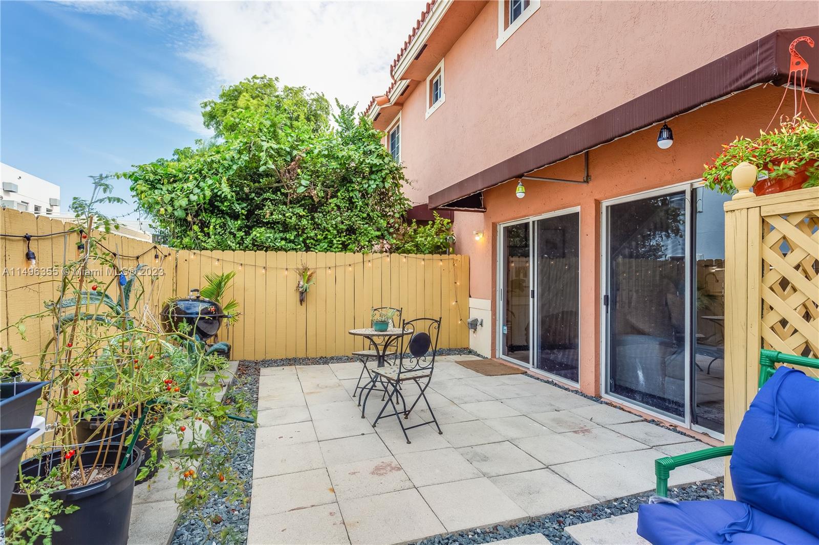 VILLAS OF BARCELONA - Residential Lease