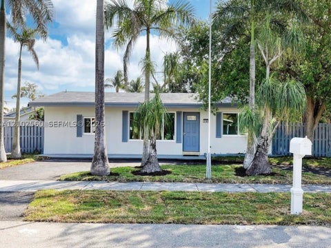 Photo of 3700 NE 13th Ter, Pompano Beach, FL 33064 (MLS # A12102560)