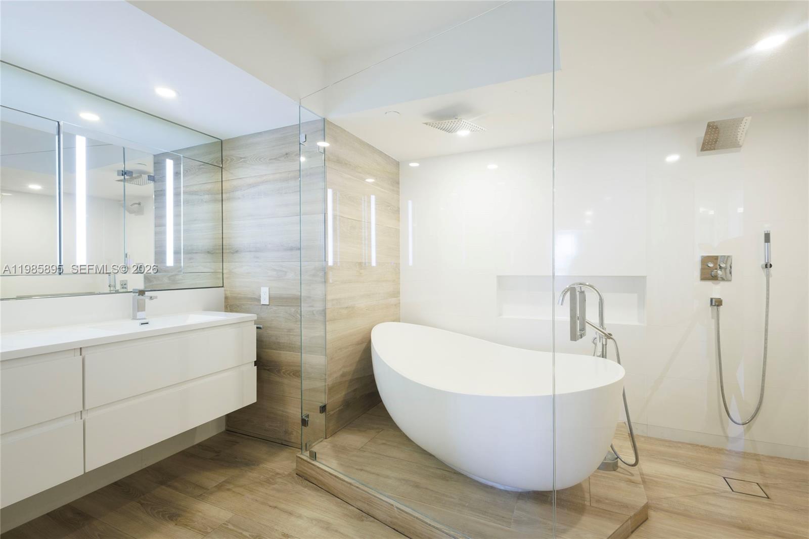 HARBORSIDE AT THE WATERWA - Residential