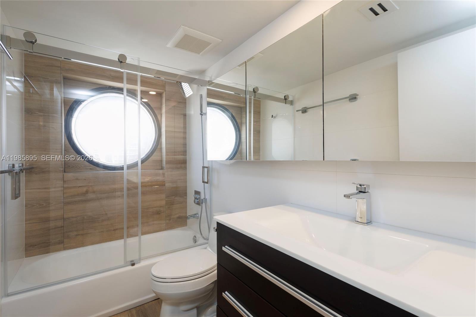 HARBORSIDE AT THE WATERWA - Residential