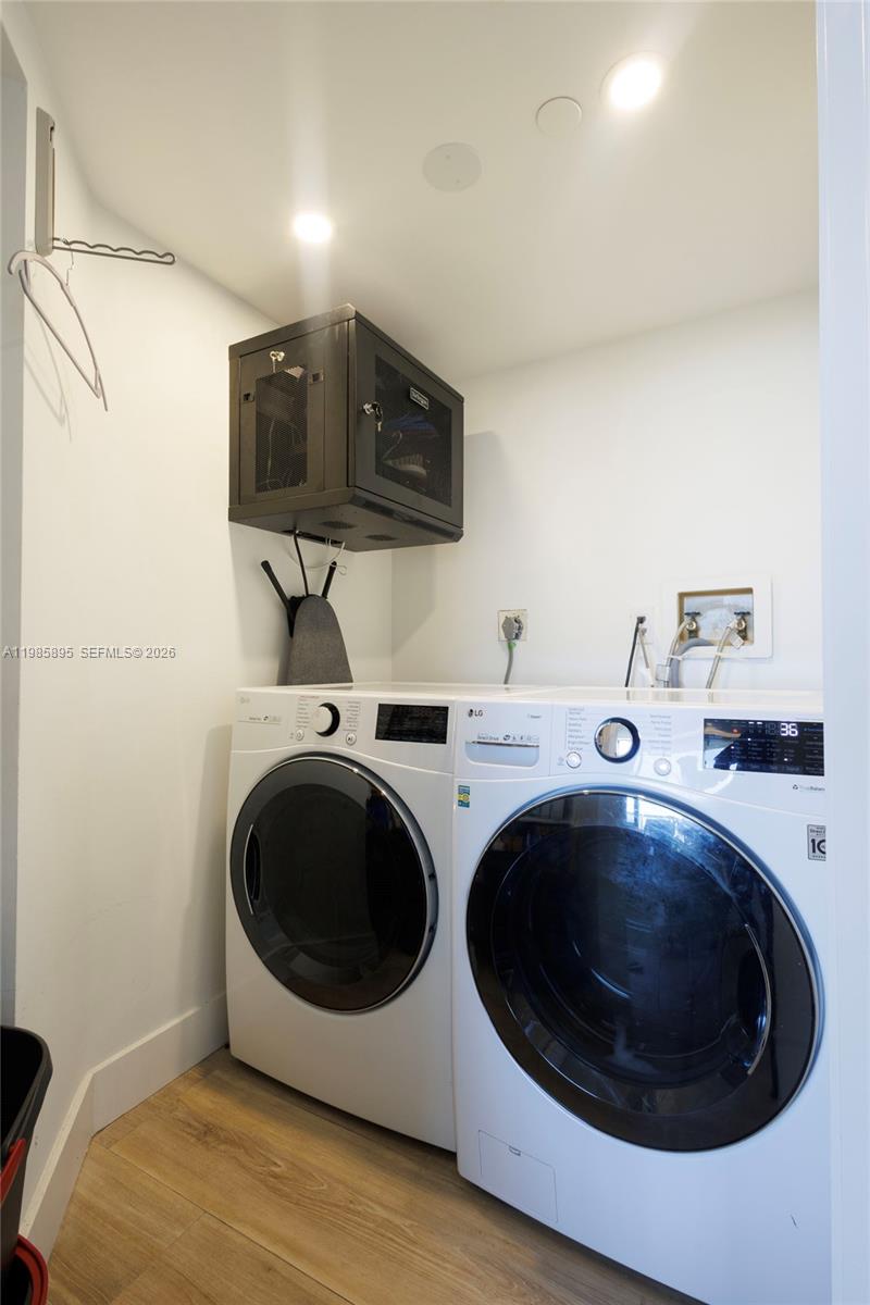 HARBORSIDE AT THE WATERWA - Residential