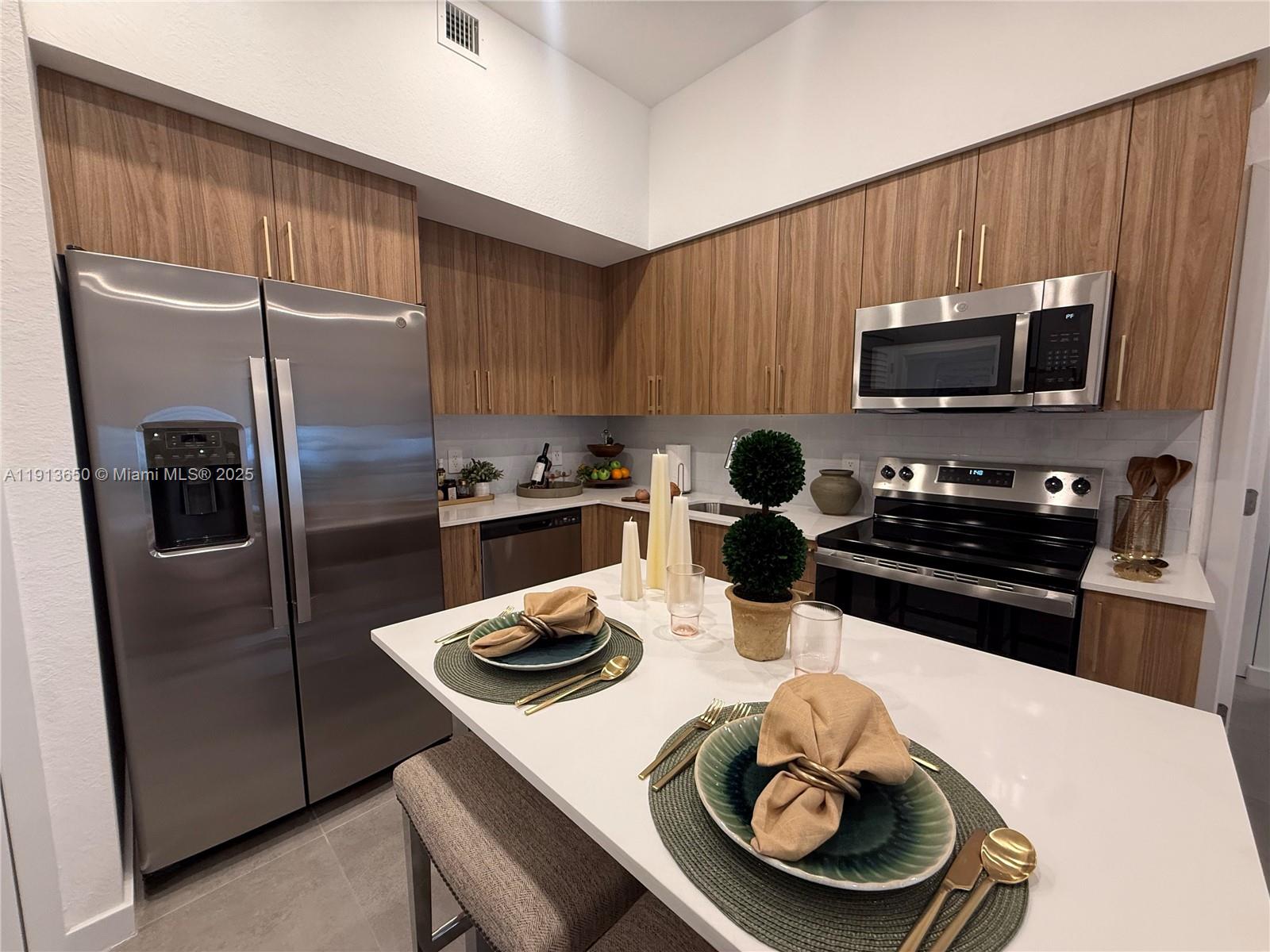 HOLLYWOOD - Residential Lease