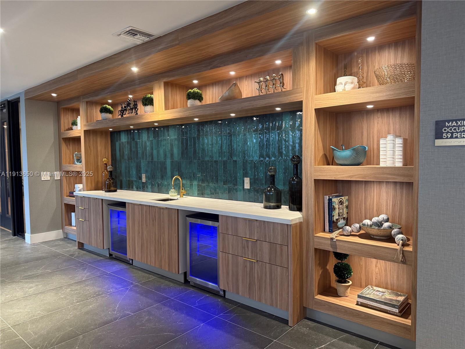 HOLLYWOOD - Residential Lease