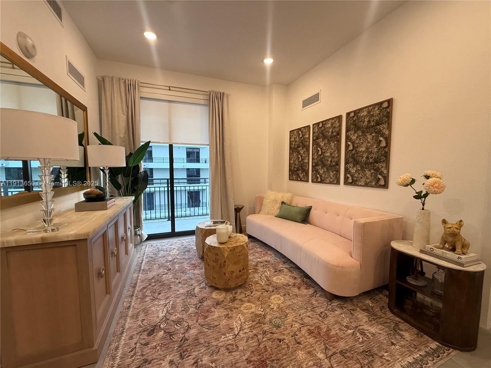 HOLLYWOOD - Residential Lease