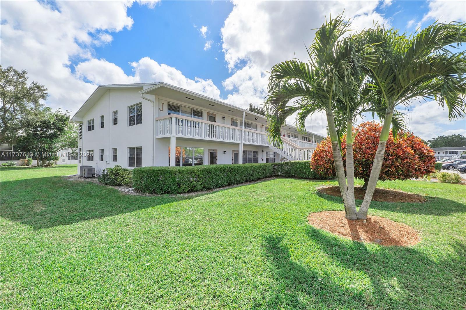Property for Sale at 143 Oakridge J 143, Deerfield Beach, Broward County, Florida - Bedrooms: 1 
Bathrooms: 2  - $139,900