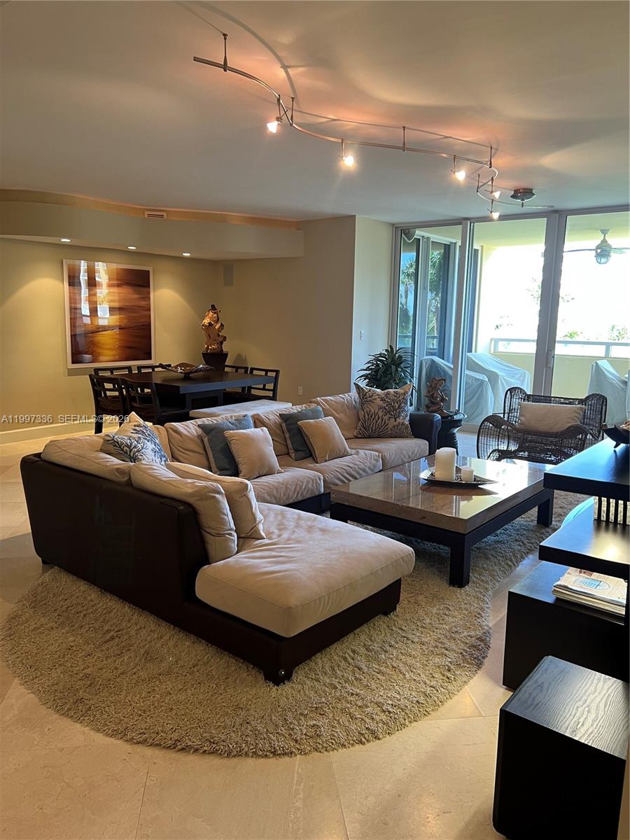 445 Grand Bay Dr 412