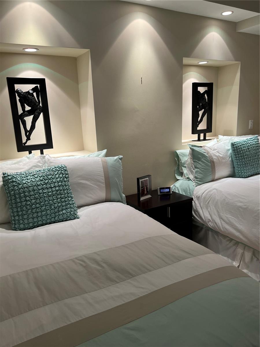 GRAND BAY RESIDENCES COND - Residential Lease