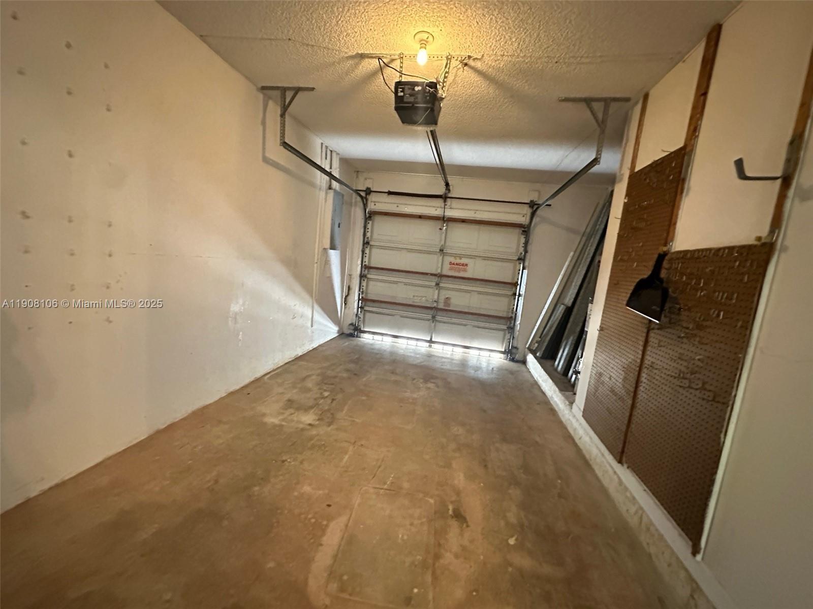 LAKES BY THE BAY SEC 6 - Residential Lease