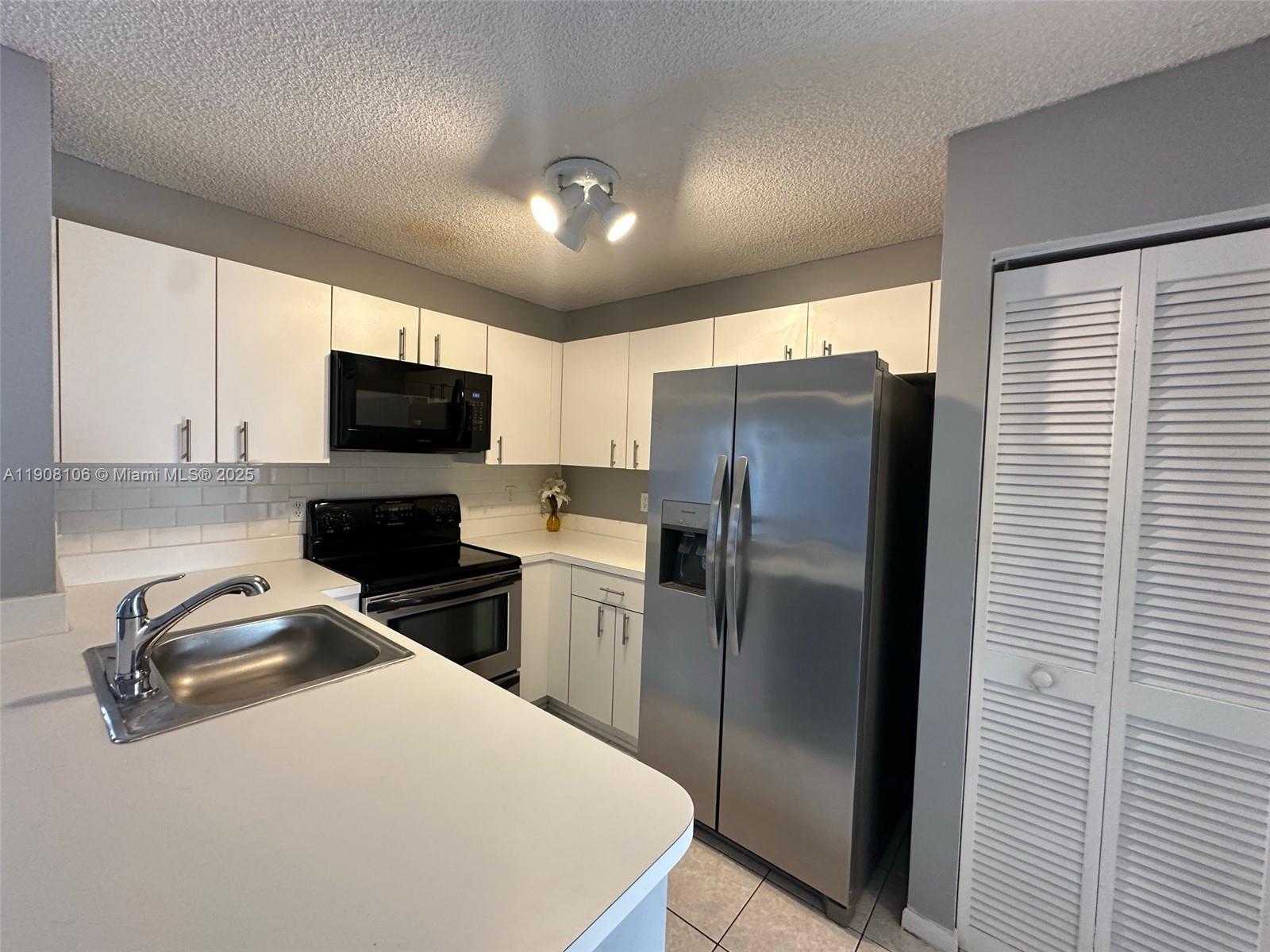 LAKES BY THE BAY SEC 6 - Residential Lease