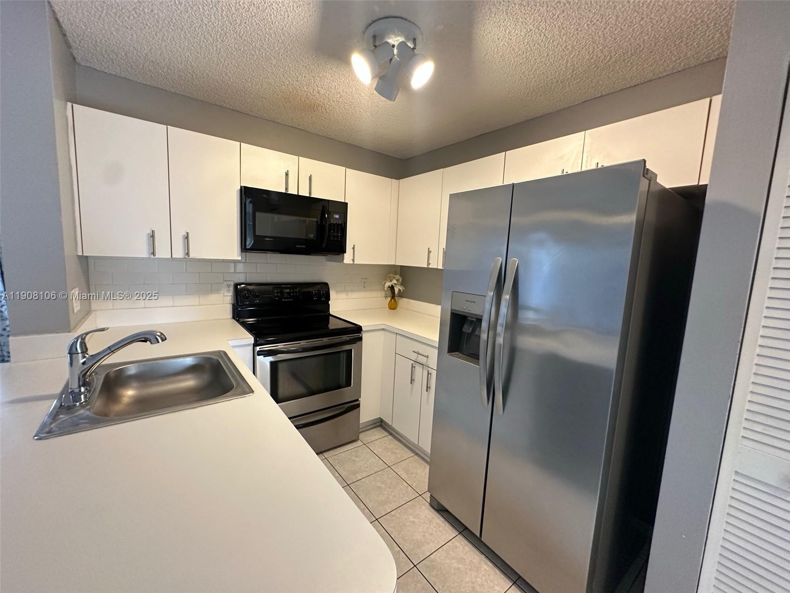 LAKES BY THE BAY SEC 6 - Residential Lease