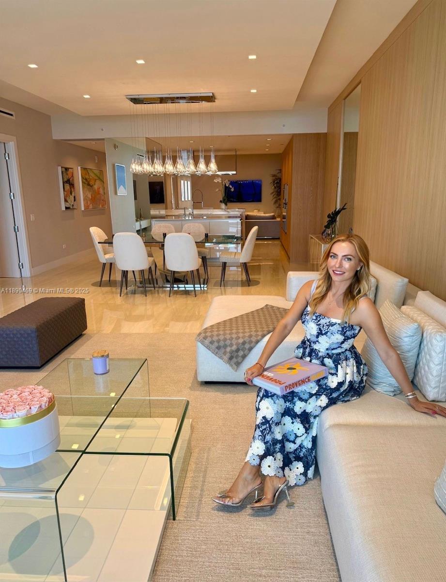 TURNBERRY OCEAN CLUB - Residential