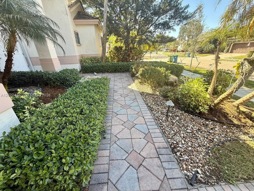 Photo of 2644 Miller Ct, Weston, FL 33332 (MLS # A12022436)