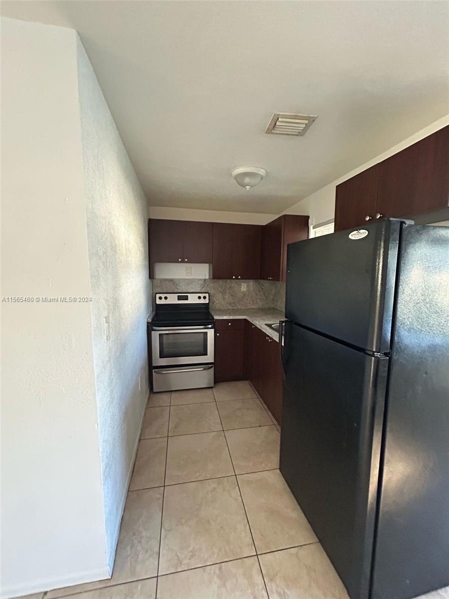 RIDGEWAY - Residential Lease