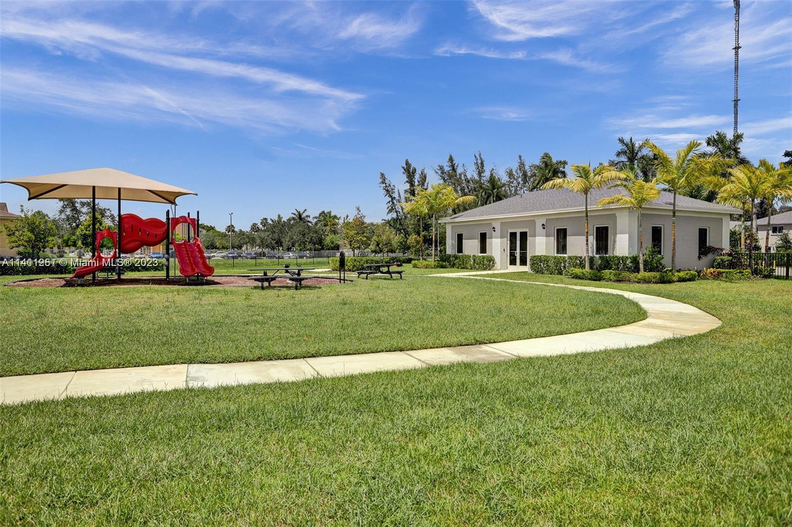 WALDEN PLACE - Residential