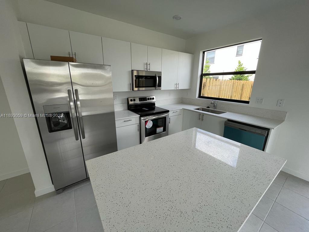 Corsica SILVER PALM - Residential Lease