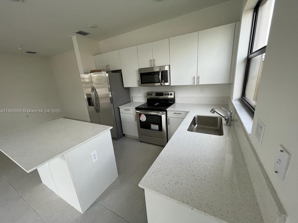 Corsica SILVER PALM - Residential Lease