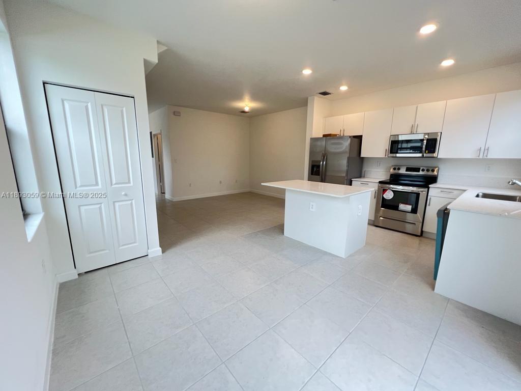Corsica SILVER PALM - Residential Lease