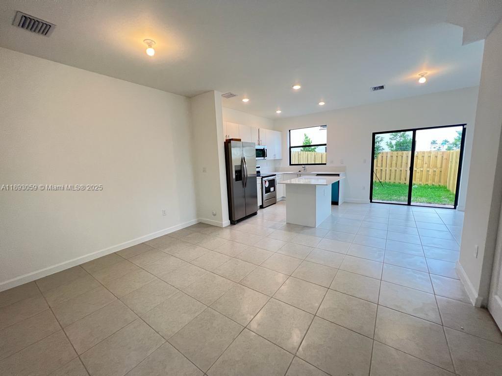 Corsica SILVER PALM - Residential Lease