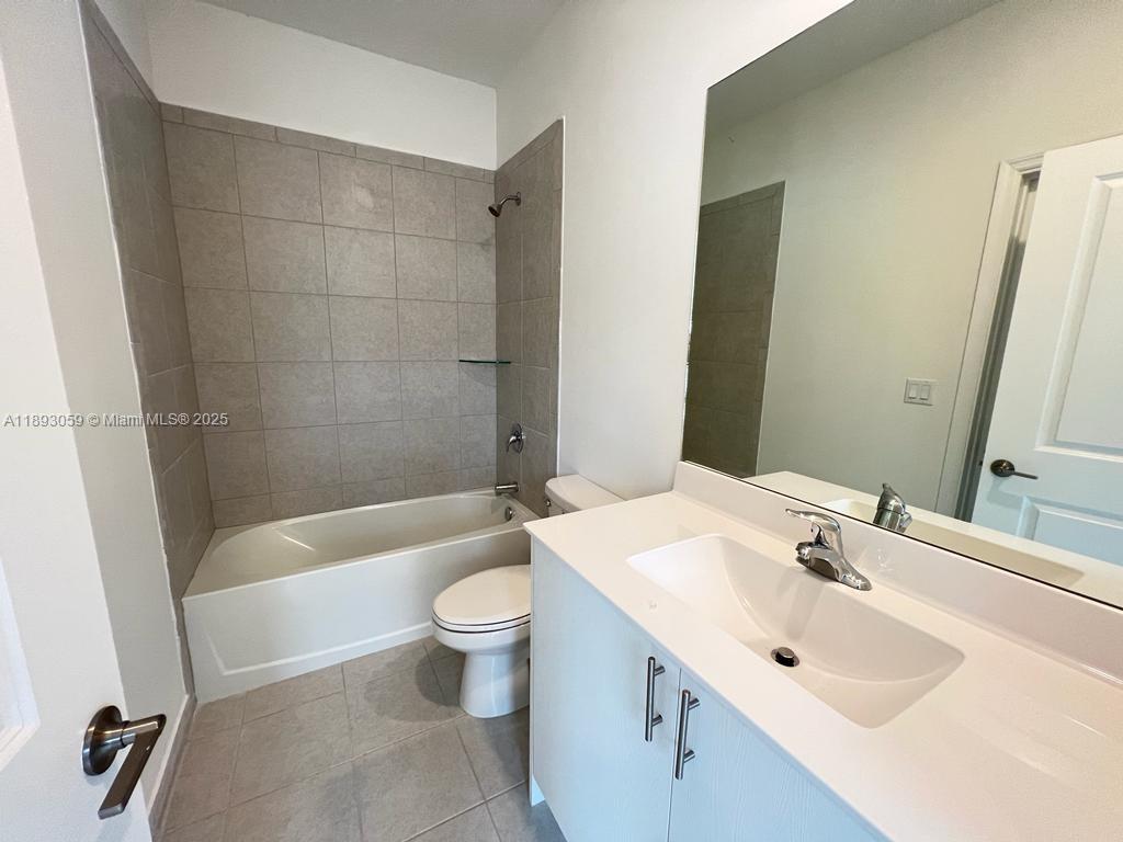 Corsica SILVER PALM - Residential Lease