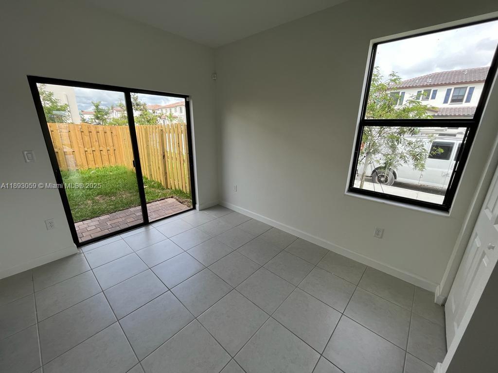 Corsica SILVER PALM - Residential Lease