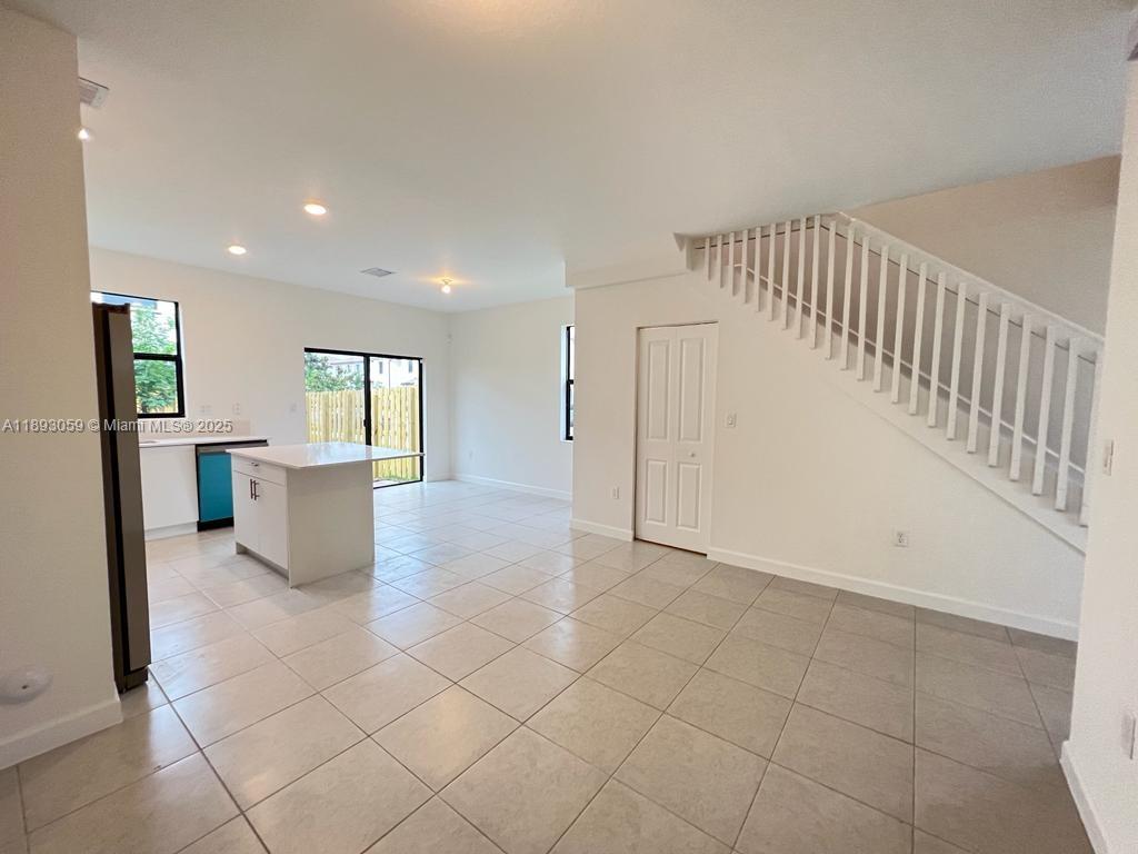 Corsica SILVER PALM - Residential Lease