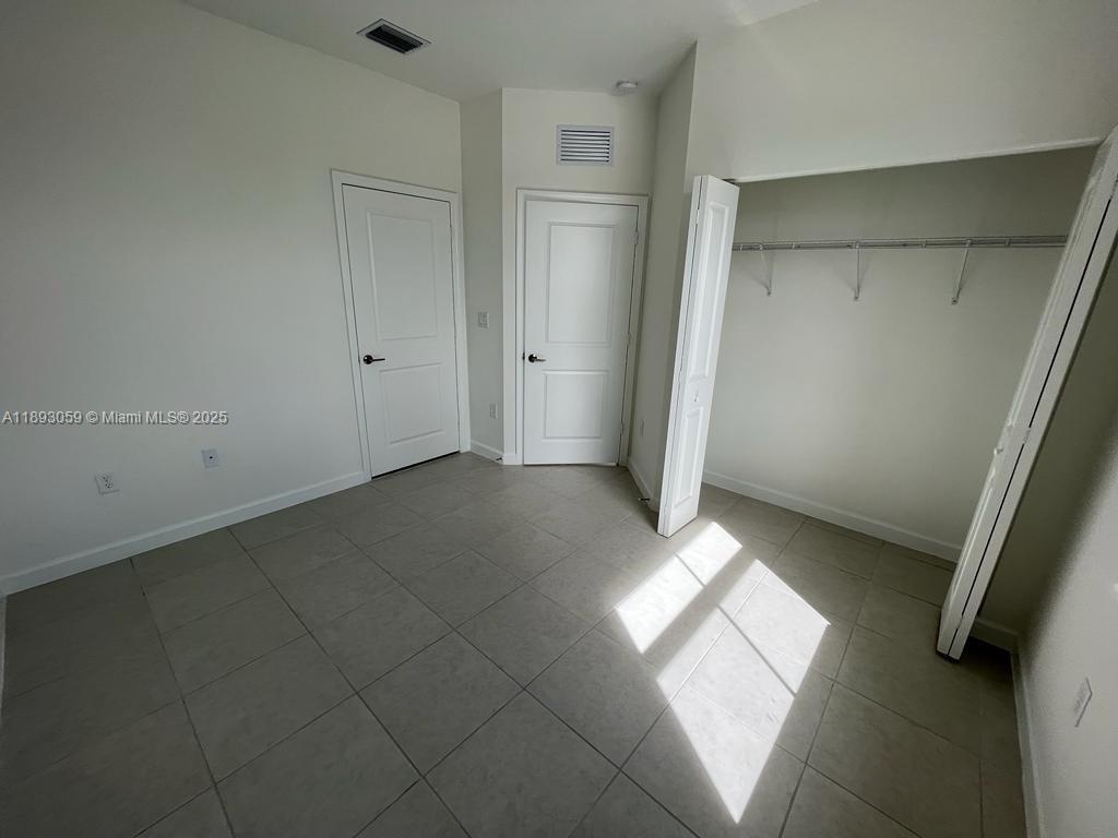 Corsica SILVER PALM - Residential Lease