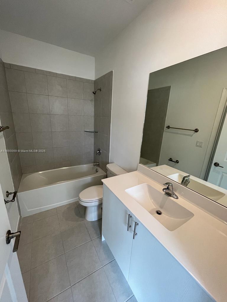 Corsica SILVER PALM - Residential Lease
