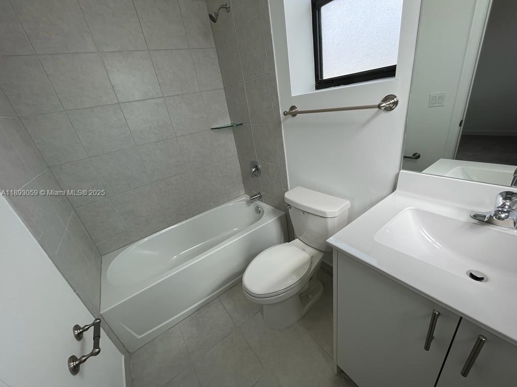 Corsica SILVER PALM - Residential Lease