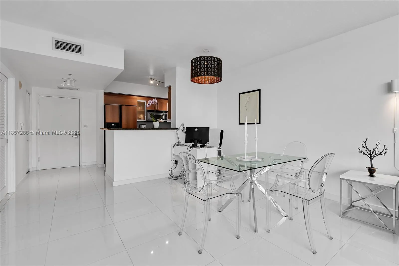 Miami, Florida 33131, United States, 1 Bedroom Bedrooms, ,1 BathroomBathrooms,Residential,Active,190211