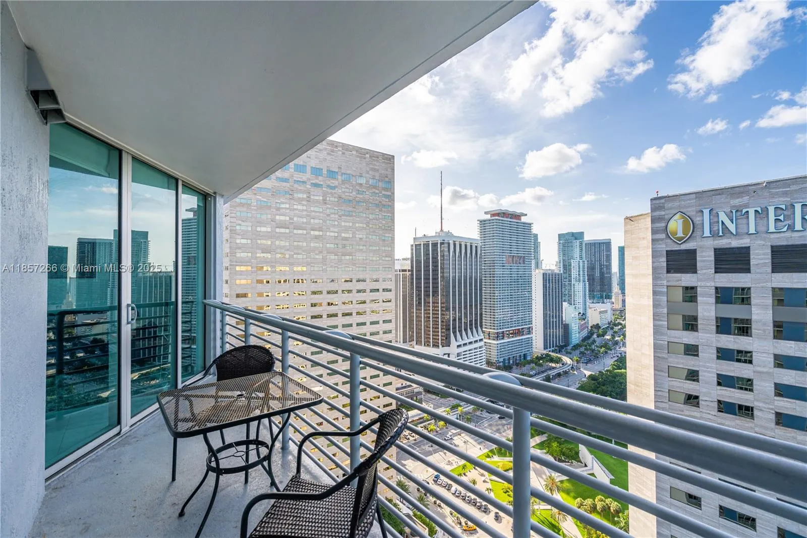 Miami, Florida 33131, United States, 1 Bedroom Bedrooms, ,1 BathroomBathrooms,Residential,Active,190211