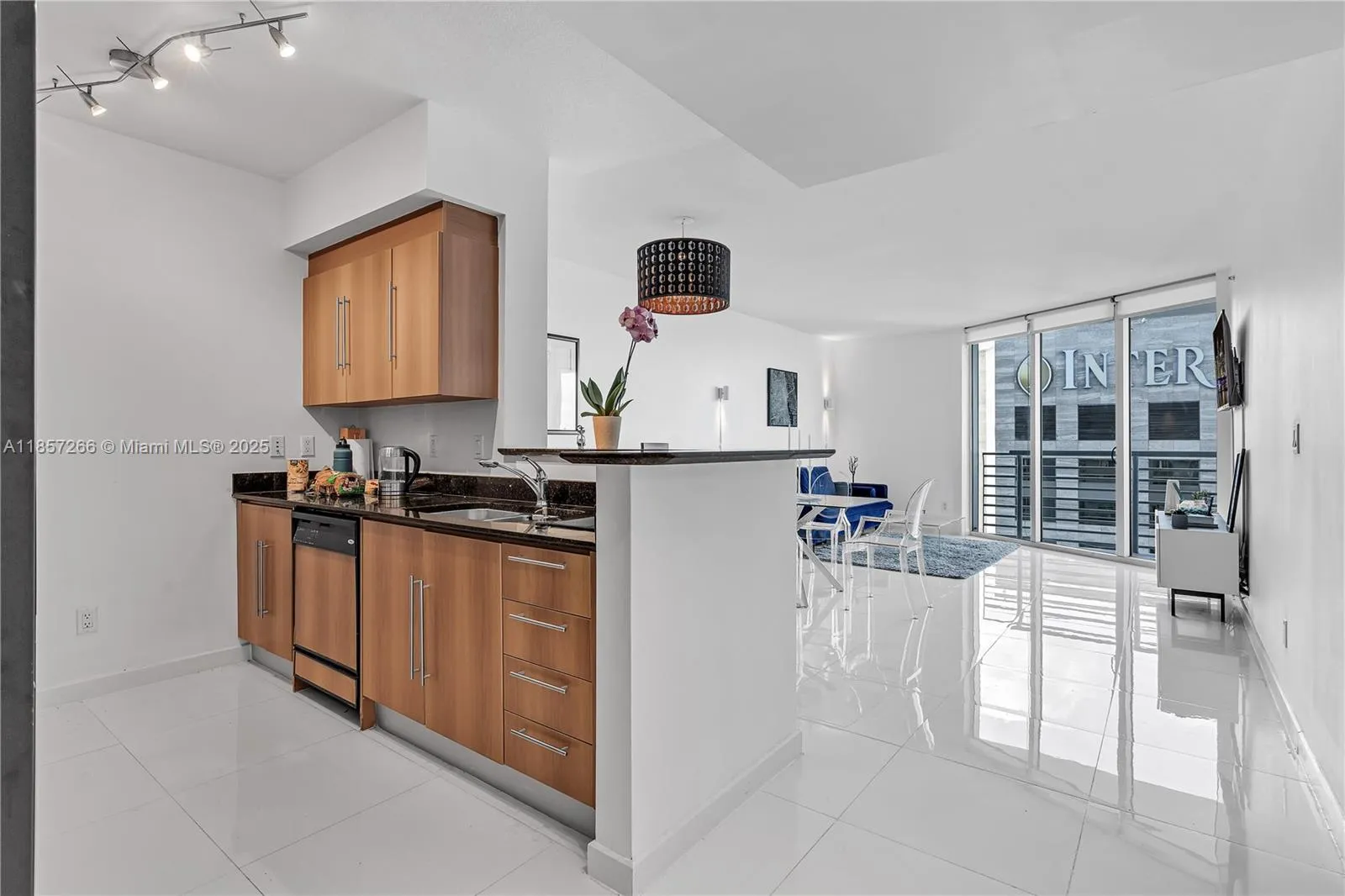 Miami, Florida 33131, United States, 1 Bedroom Bedrooms, ,1 BathroomBathrooms,Residential,Active,190211