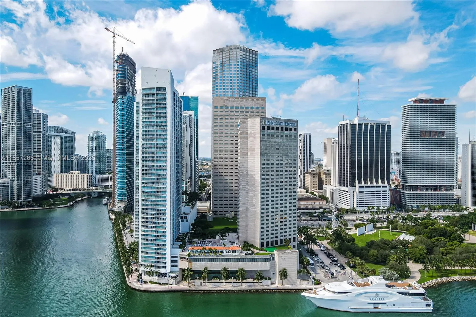 Miami, Florida 33131, United States, 1 Bedroom Bedrooms, ,1 BathroomBathrooms,Residential,Active,190211