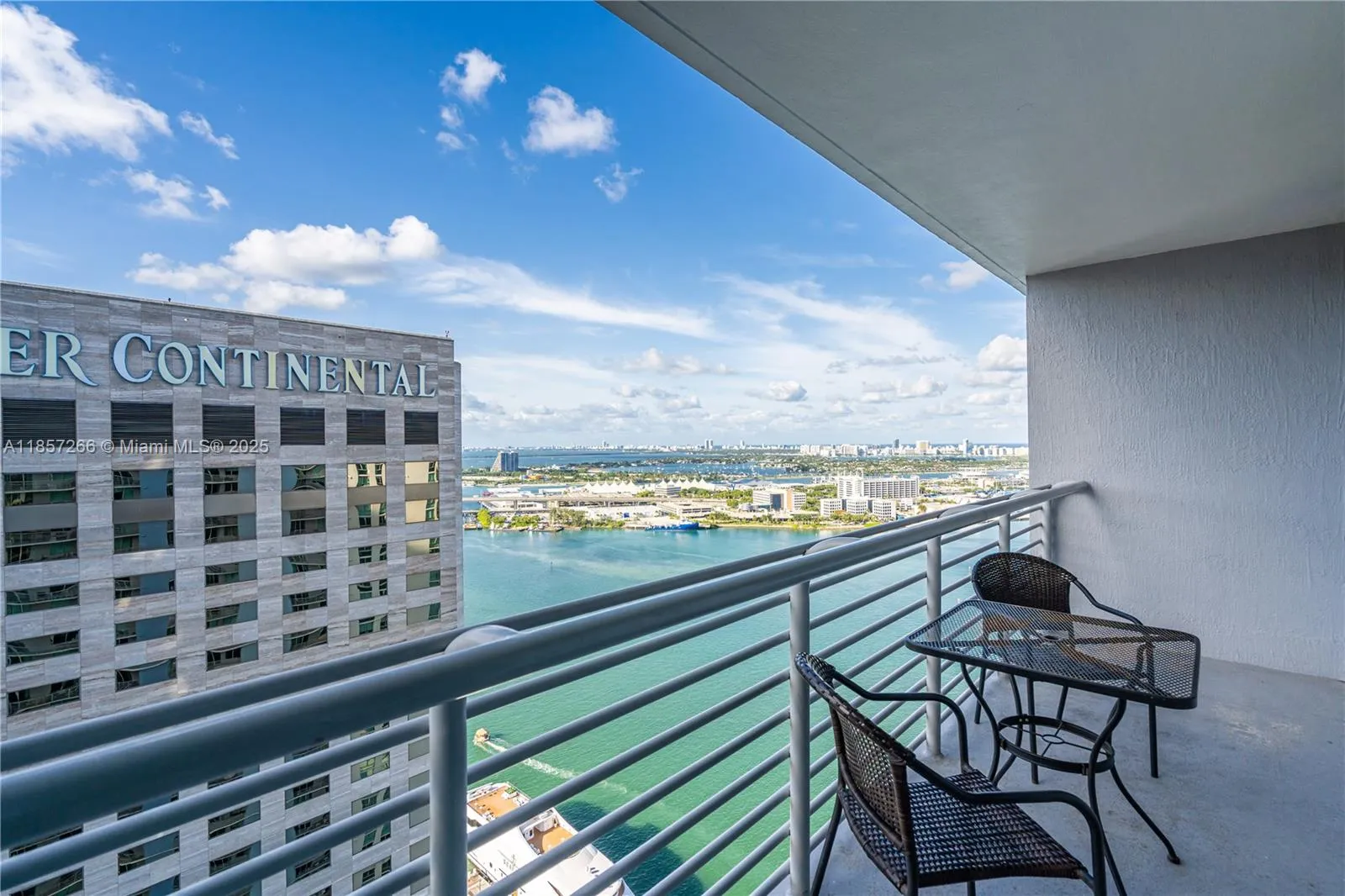 Miami, Florida 33131, United States, 1 Bedroom Bedrooms, ,1 BathroomBathrooms,Residential,Active,190211