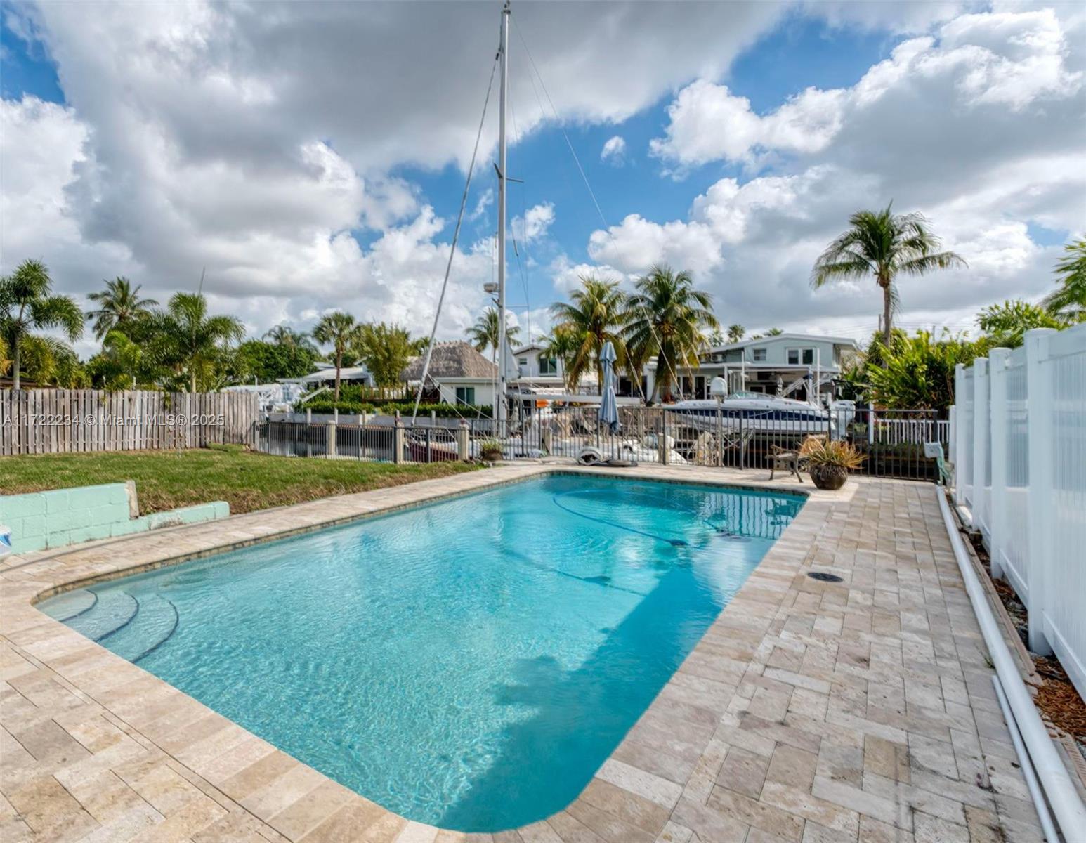LAUDERDALE ISLES NO 2-BLK - Residential