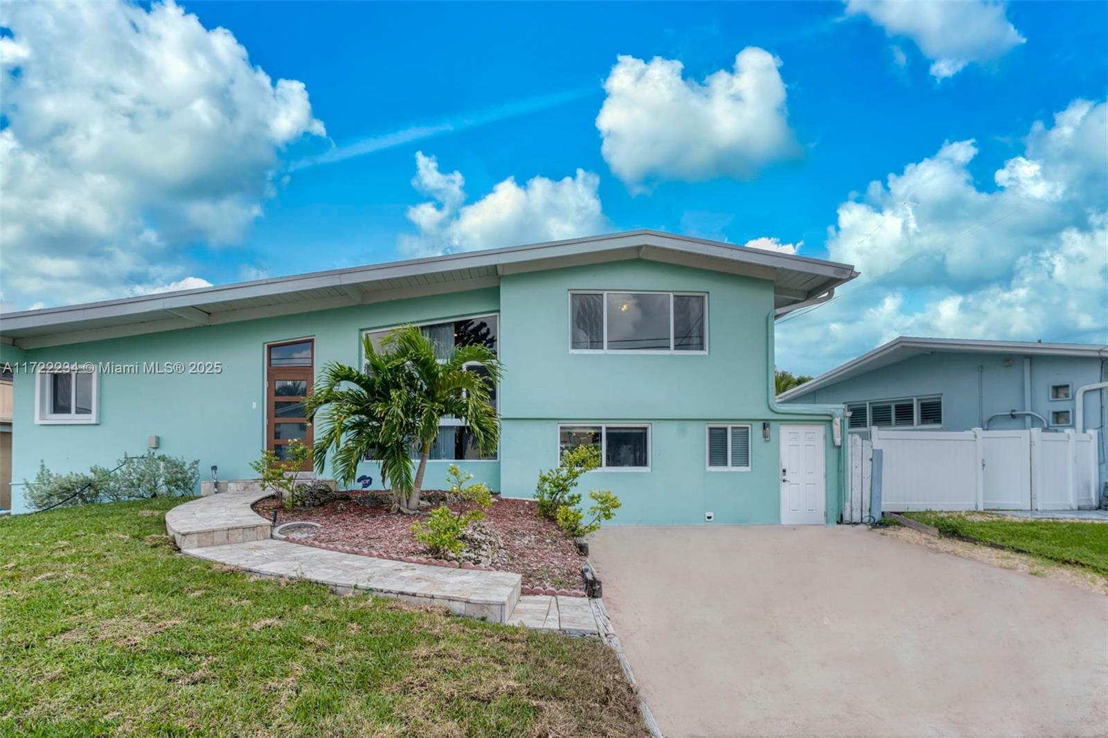 LAUDERDALE ISLES NO 2-BLK - Residential
