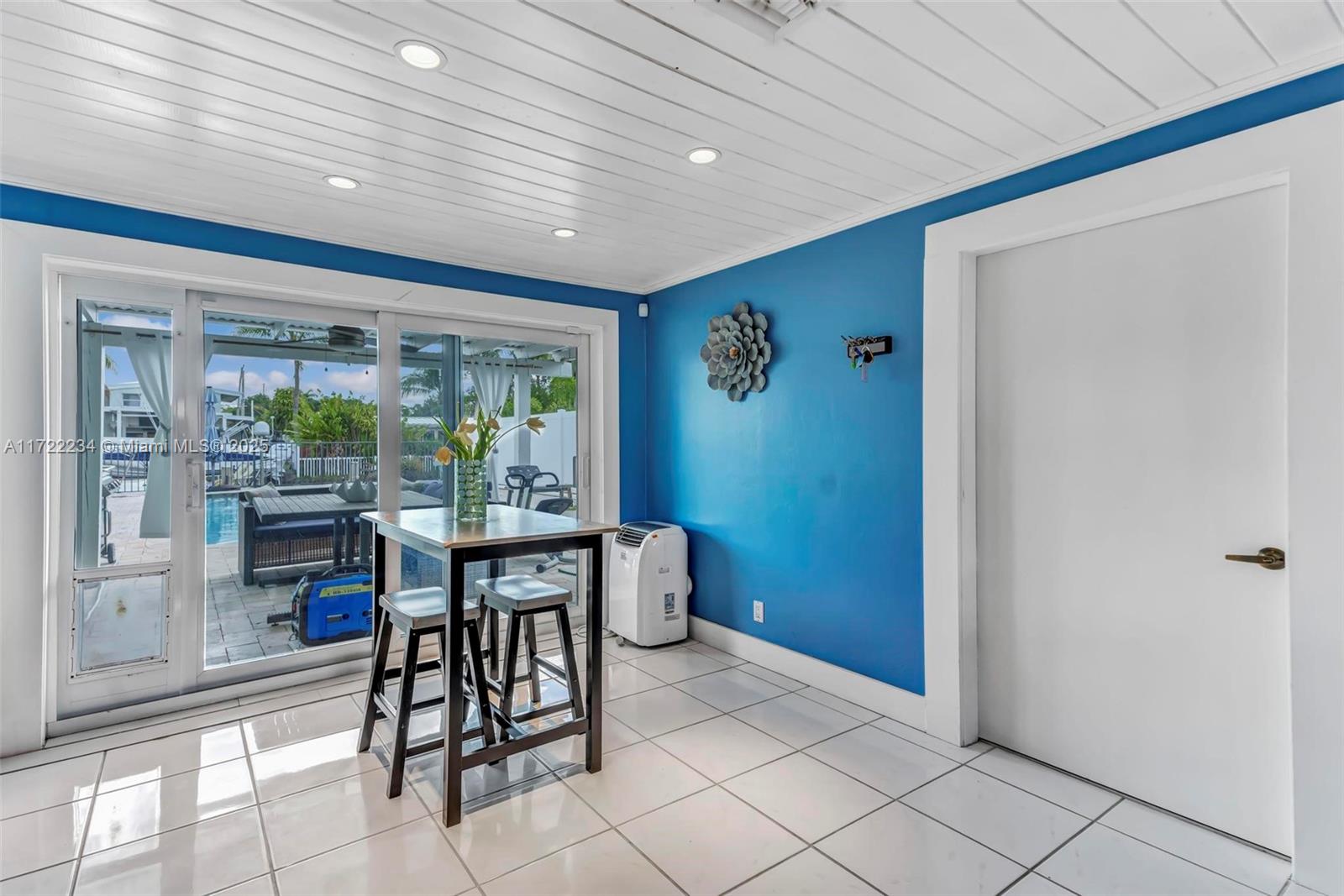 LAUDERDALE ISLES NO 2-BLK - Residential