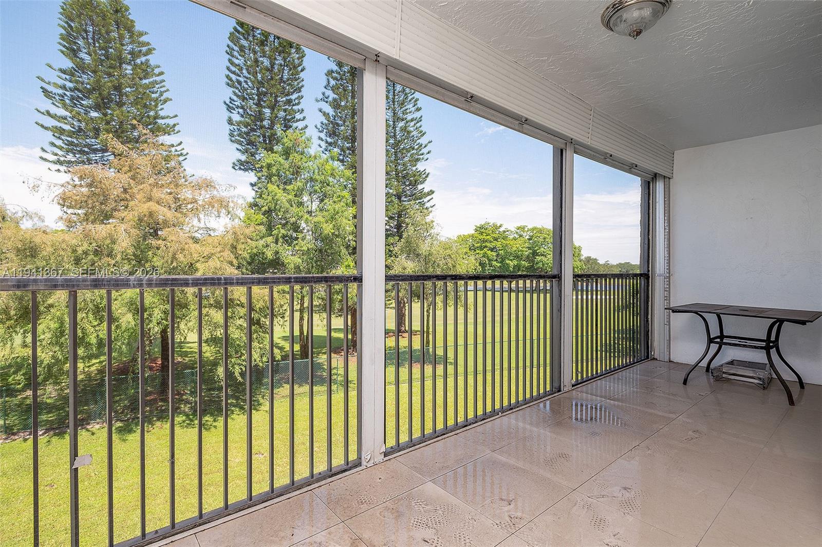 ROLLING HILLS GOLF - Residential